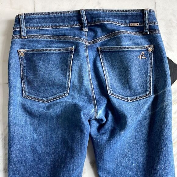 DL1961 Angel Mid Rise Cigarette Jeans - Picture 8 of 9